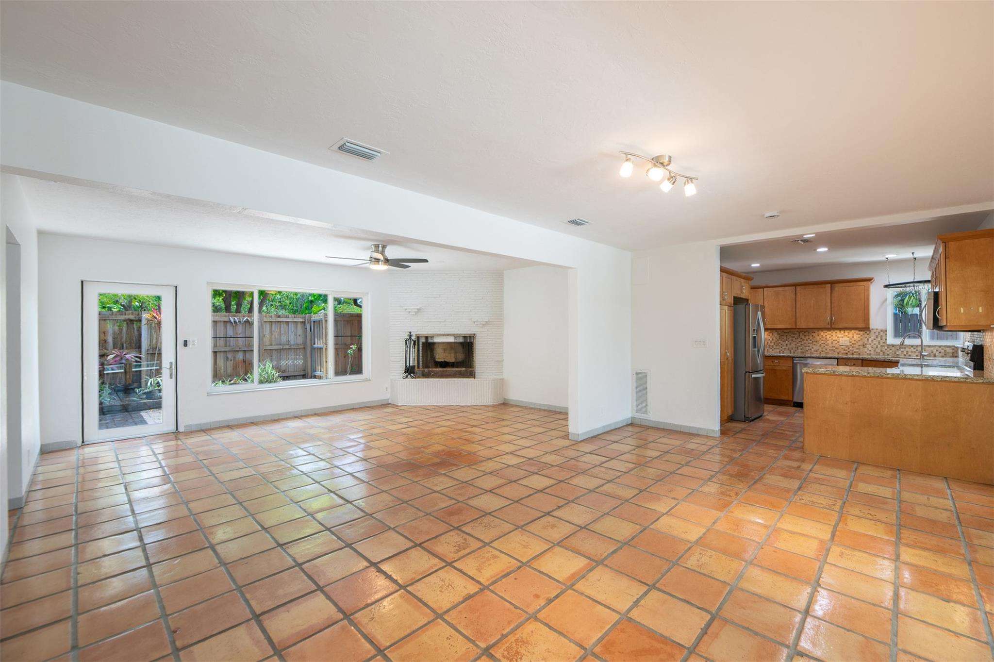 POINSETTIA HEIGHTS RIVER - Residential