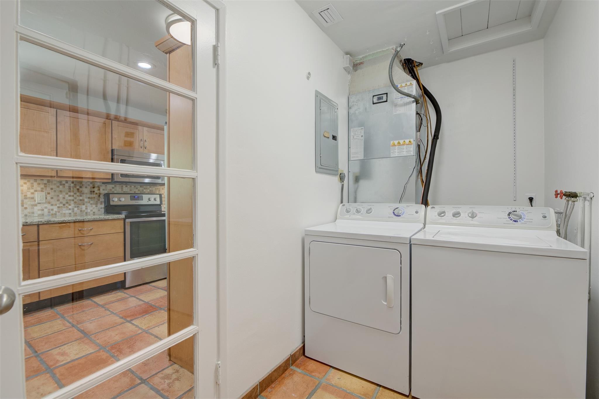 POINSETTIA HEIGHTS RIVER - Residential