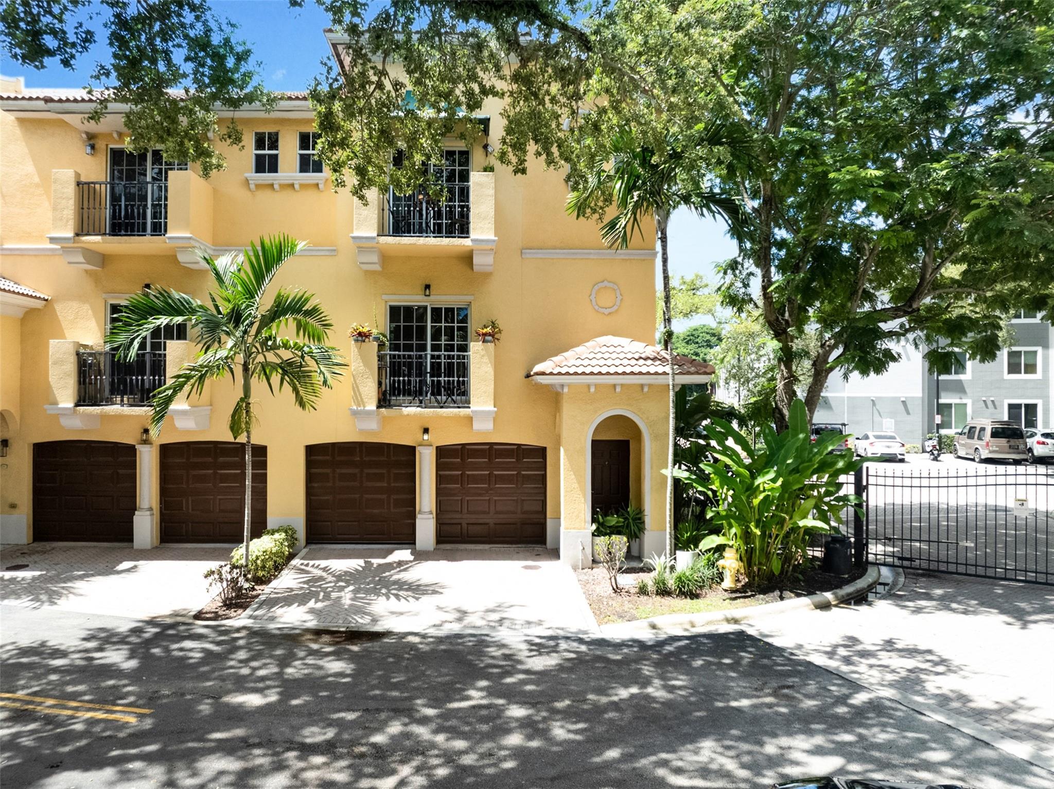 2544 SW 14th Ave 105