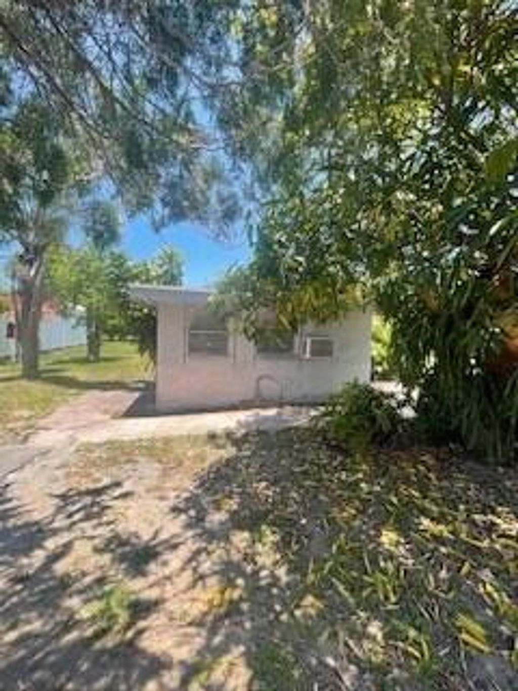 Photo of 107 SW 4th Avenue, Delray Beach, FL 33444 (MLS # R10993886)