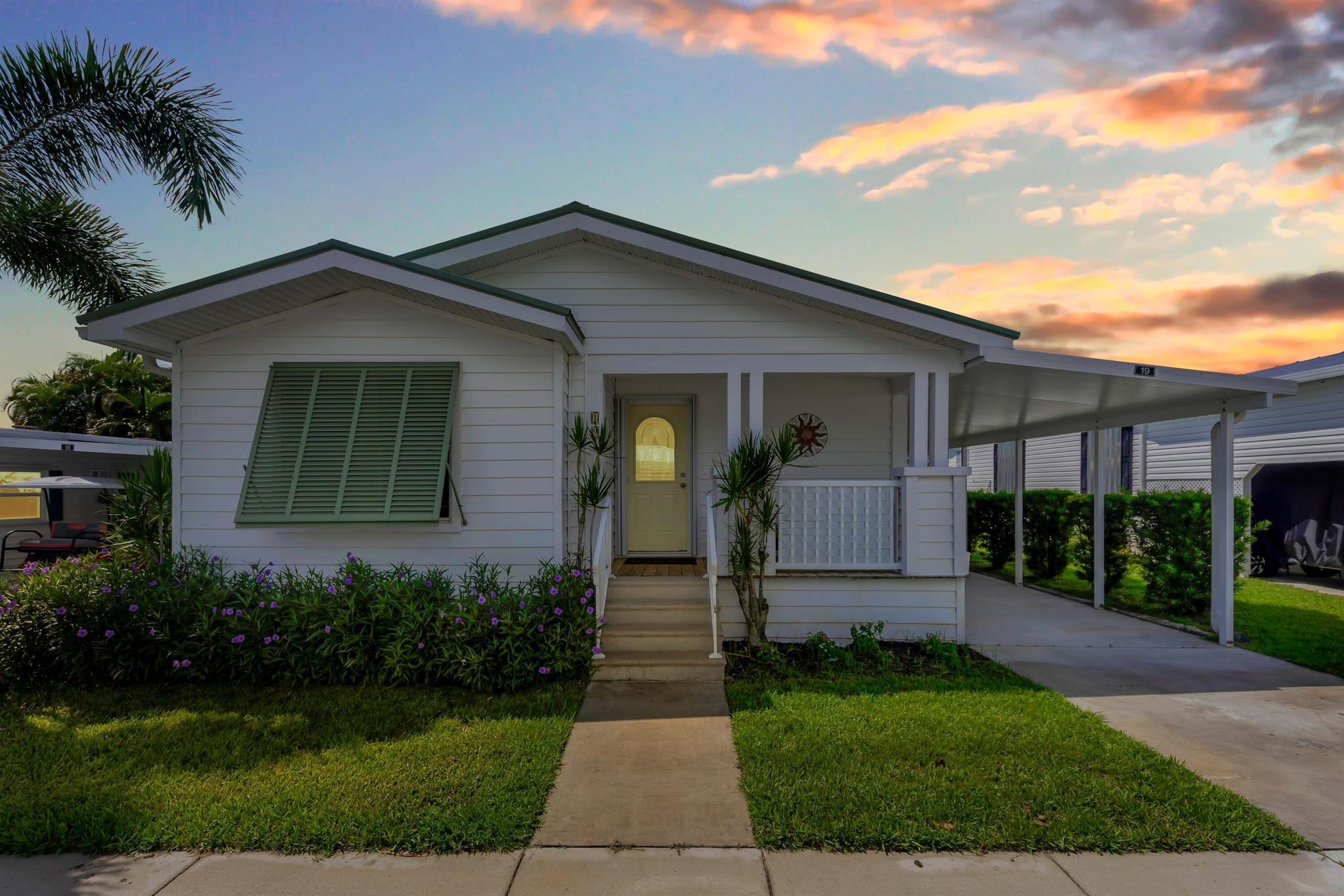 This beautifully designed manufactured home offers a spacious, move-in-ready retreat with easy access to private docks and breathtaking water viewsa"perfect for boating, fishing, and sunsets. Plus, enjoy the added convenience of nearby beaches, fine dining, and shopping.The gourmet kitchen features high-end stainless steel appliances, a large island, and elegant lighting, ideal for both cooking and entertaining.The master suite is a luxurious escape, with a spa-inspired ensuite bathroom, soaking tub, and walk-in shower. Designed with style in mind, the home boasts carefully selected, top-tier furniture and tasteful decor, making it feel like resort living.