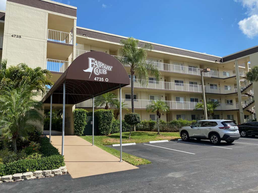 Photo of 4735 Lucerne Lakes Boulevard E #410, Lake Worth, FL 33467 (MLS # B26062594)