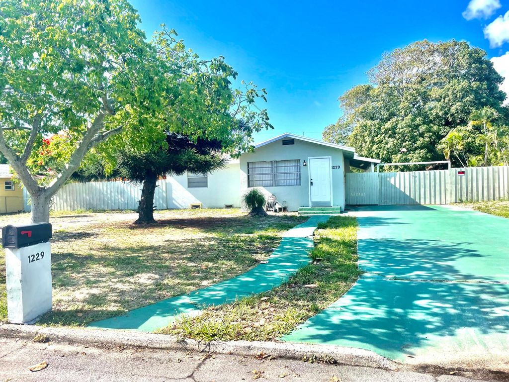 Photo of 1229 19th Avenue N, Lake Worth Beach, FL 33460 (MLS # R11098054)