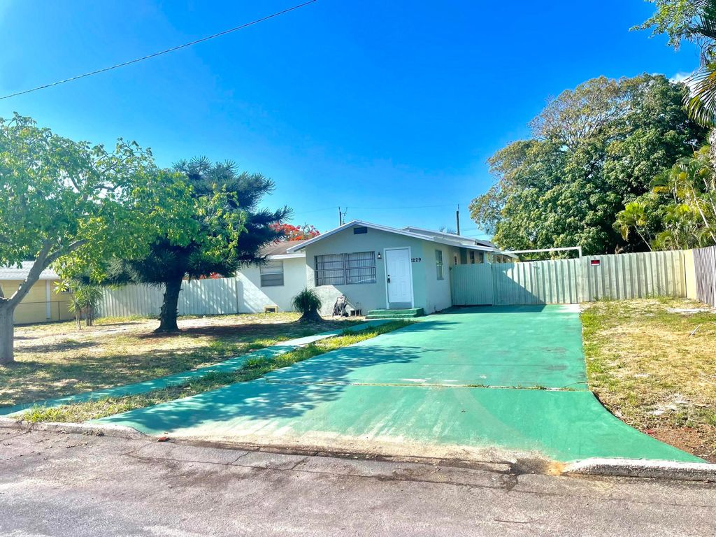Photo of 1229 19th Avenue N, Lake Worth Beach, FL 33460 (MLS # R11098054)