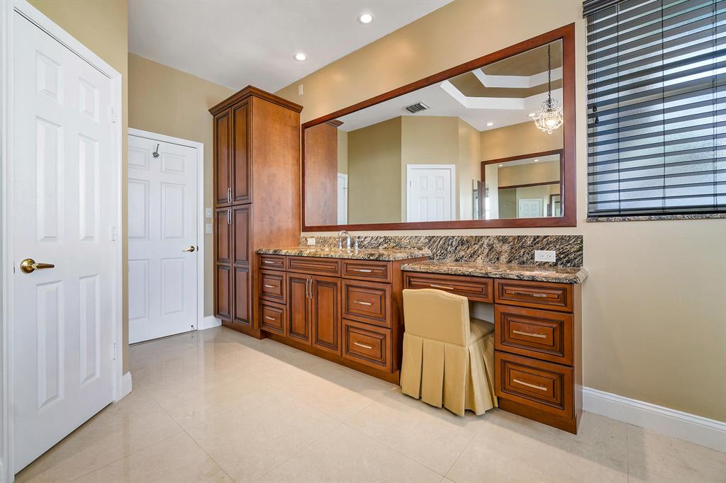 BOCA FALLS MYSTIC COVE - Residential