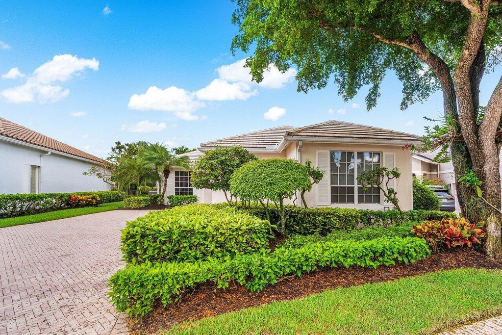 Photo of 116 Victoria Bay Court, Palm Beach Gardens, FL 33418 (MLS # R11128193)