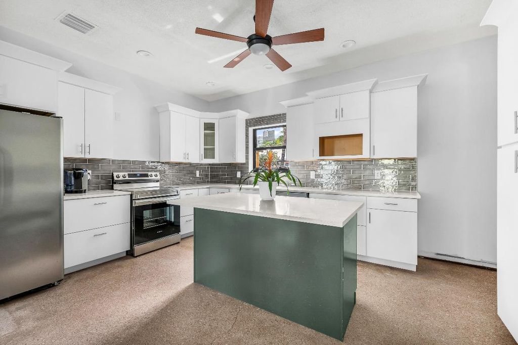 Photo of 1 Kenmore Lane, Boynton Beach, FL 33435 (MLS # R10995004)