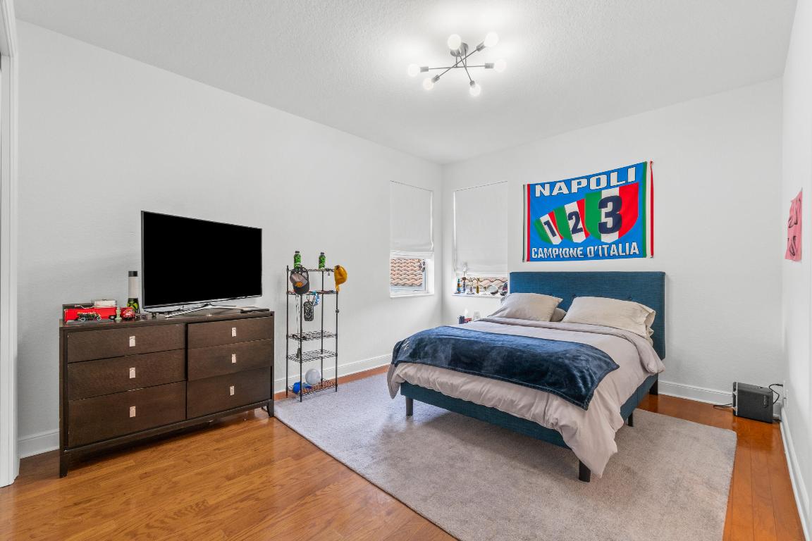 BRISTOL POINTE - Residential