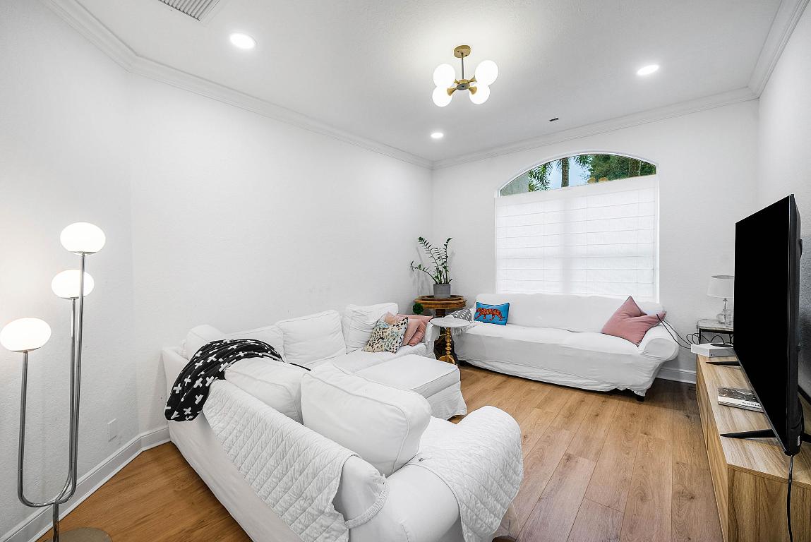 BRISTOL POINTE - Residential