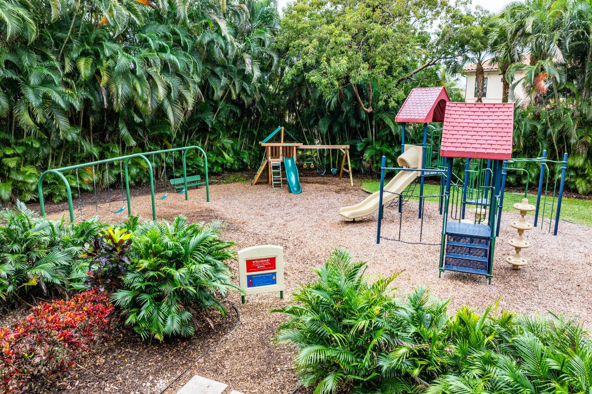 BRISTOL POINTE - Residential