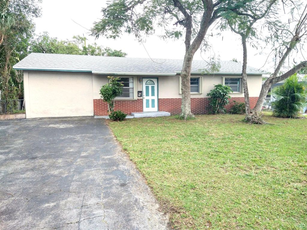 Photo of 201 N Pennock Lane, Jupiter, FL 33458 (MLS # R10950383)