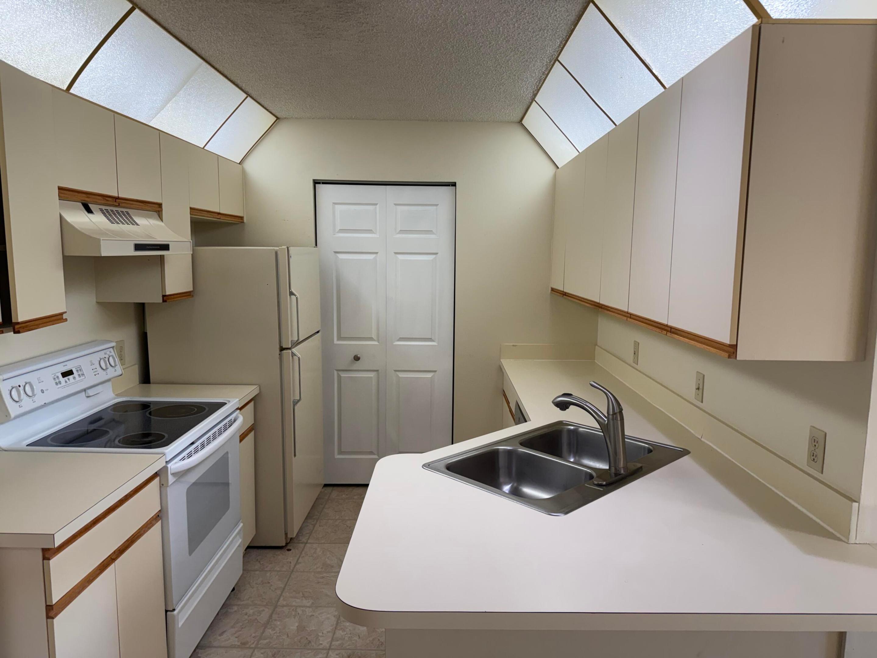 PINECROFT CONDO - Residential