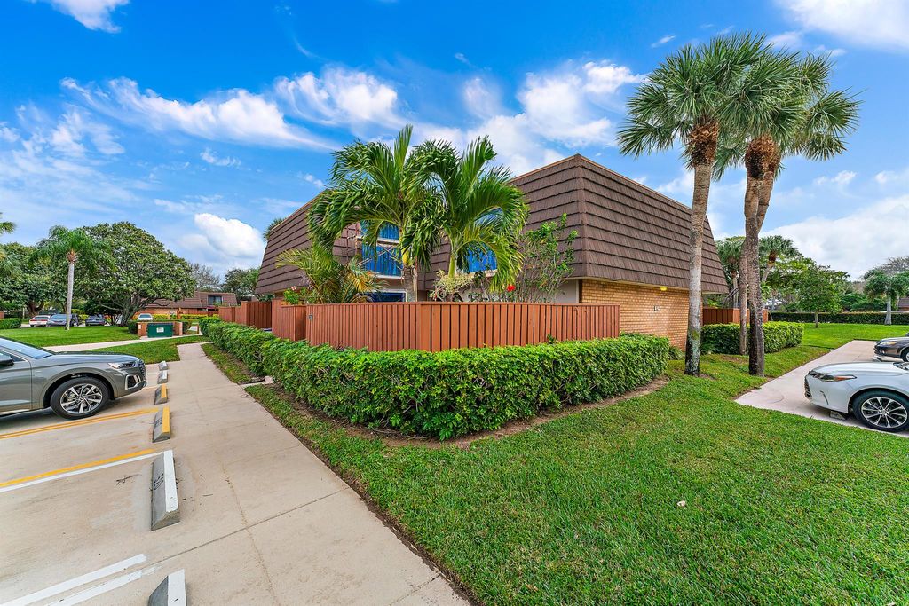 Photo of 2304 23rd Court, Jupiter, FL 33477 (MLS # R10952030)