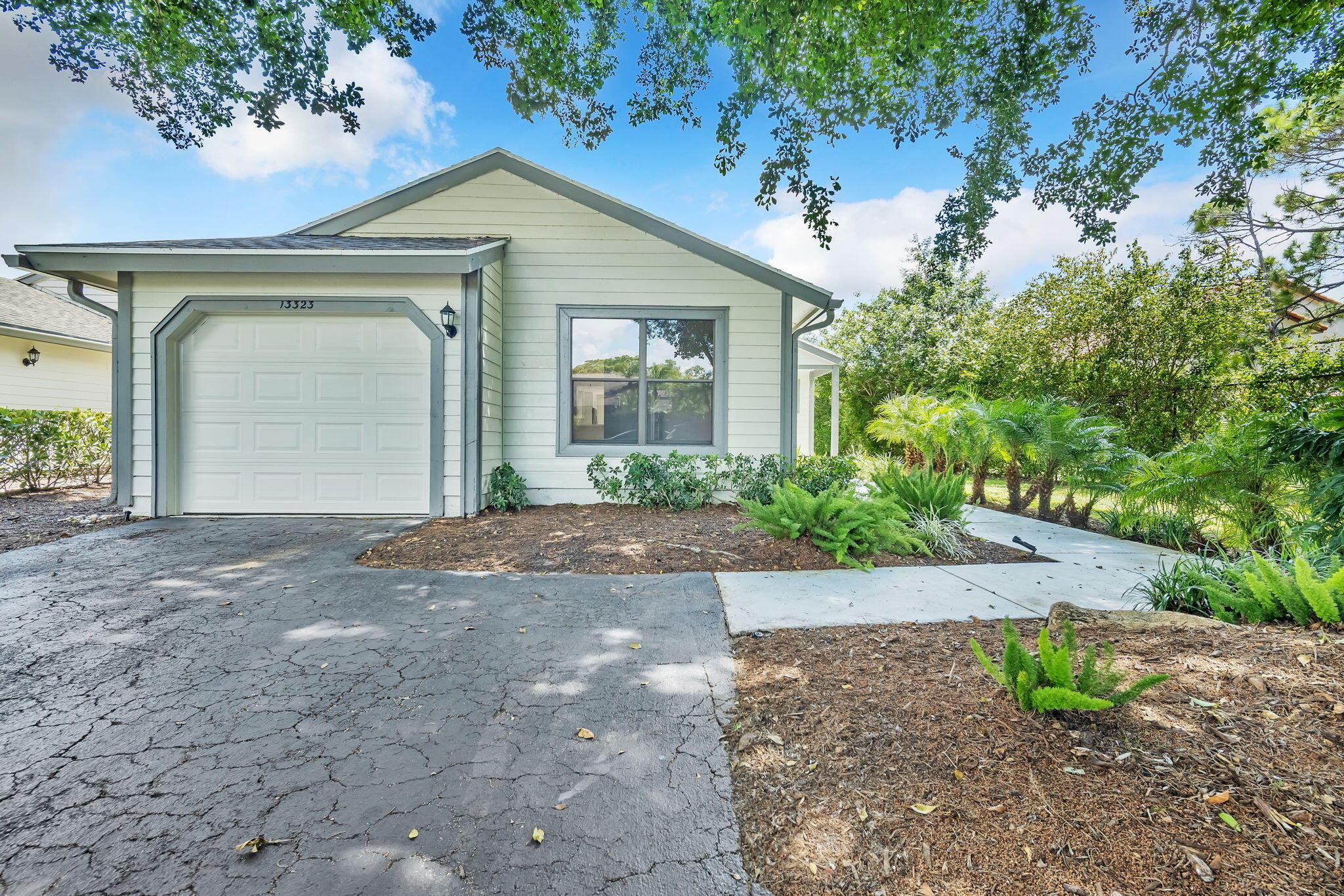 13323 Bedford Mews Court Court, Wellington, FL, 33414/$549,000 1 13323 Bedford Mews Court Court