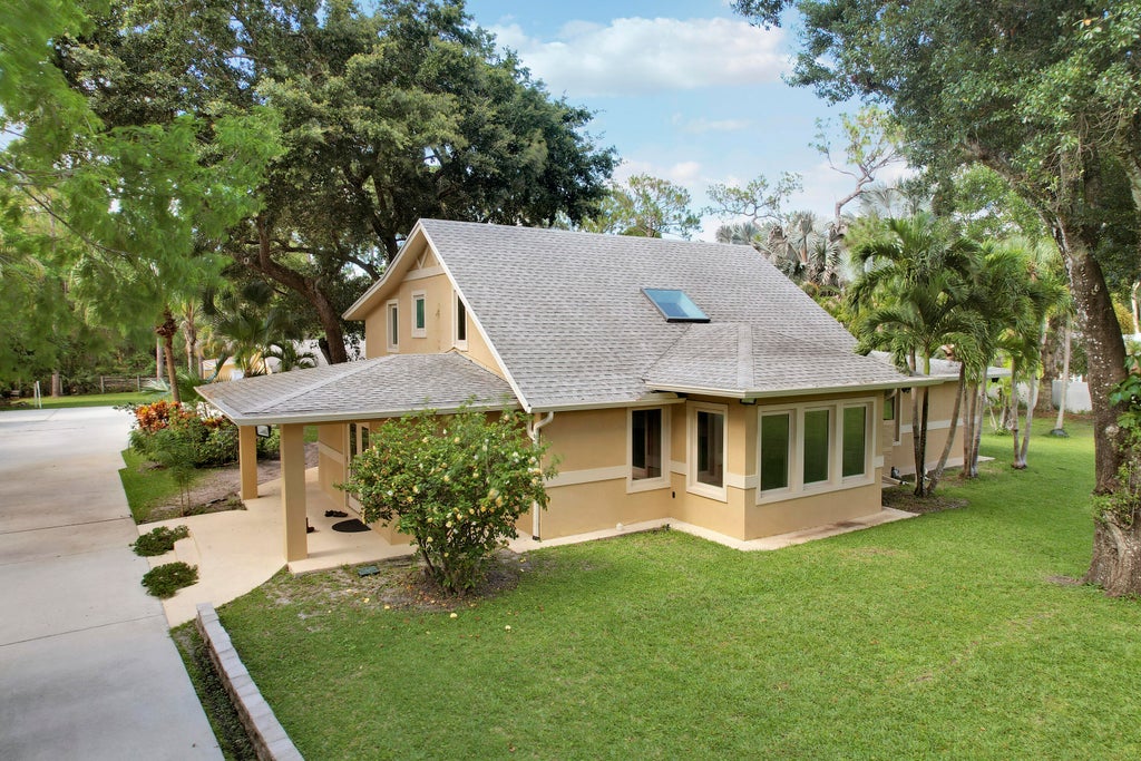 Photo of 12263 SANDY Run, Jupiter, FL 33478 (MLS # B26093393)