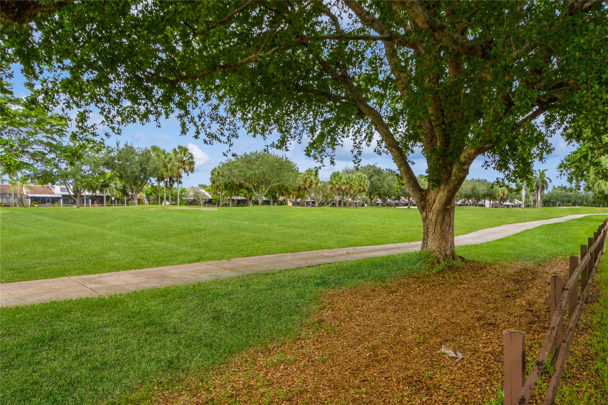 EVERGLADES SUGAR & LAND C - Residential Lease