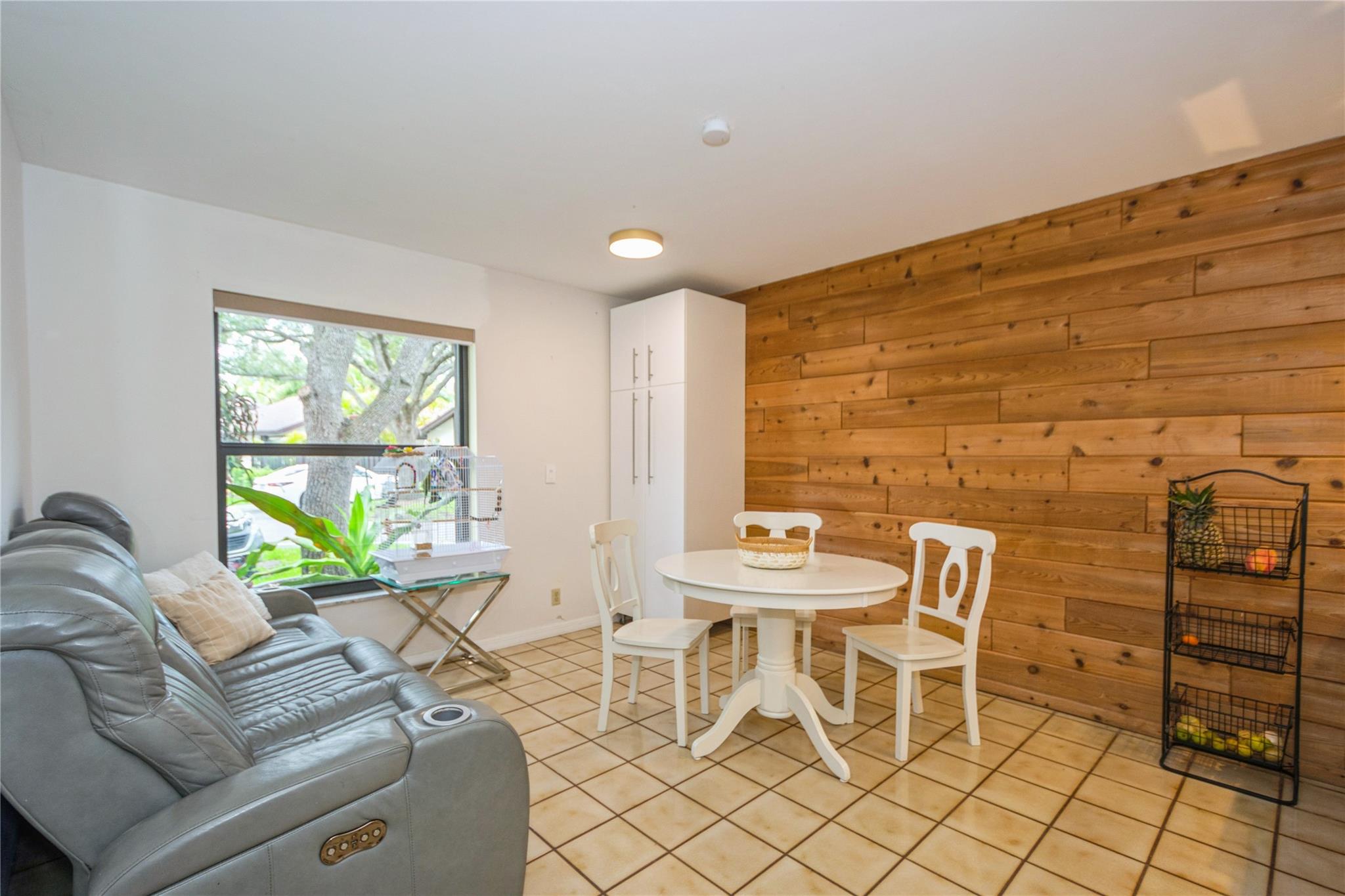 EVERGLADES SUGAR & LAND C - Residential Lease