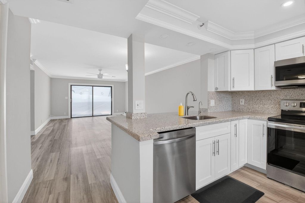 Photo of 7076 Huntington Lane #507, Delray Beach, FL 33446 (MLS # B26018100)