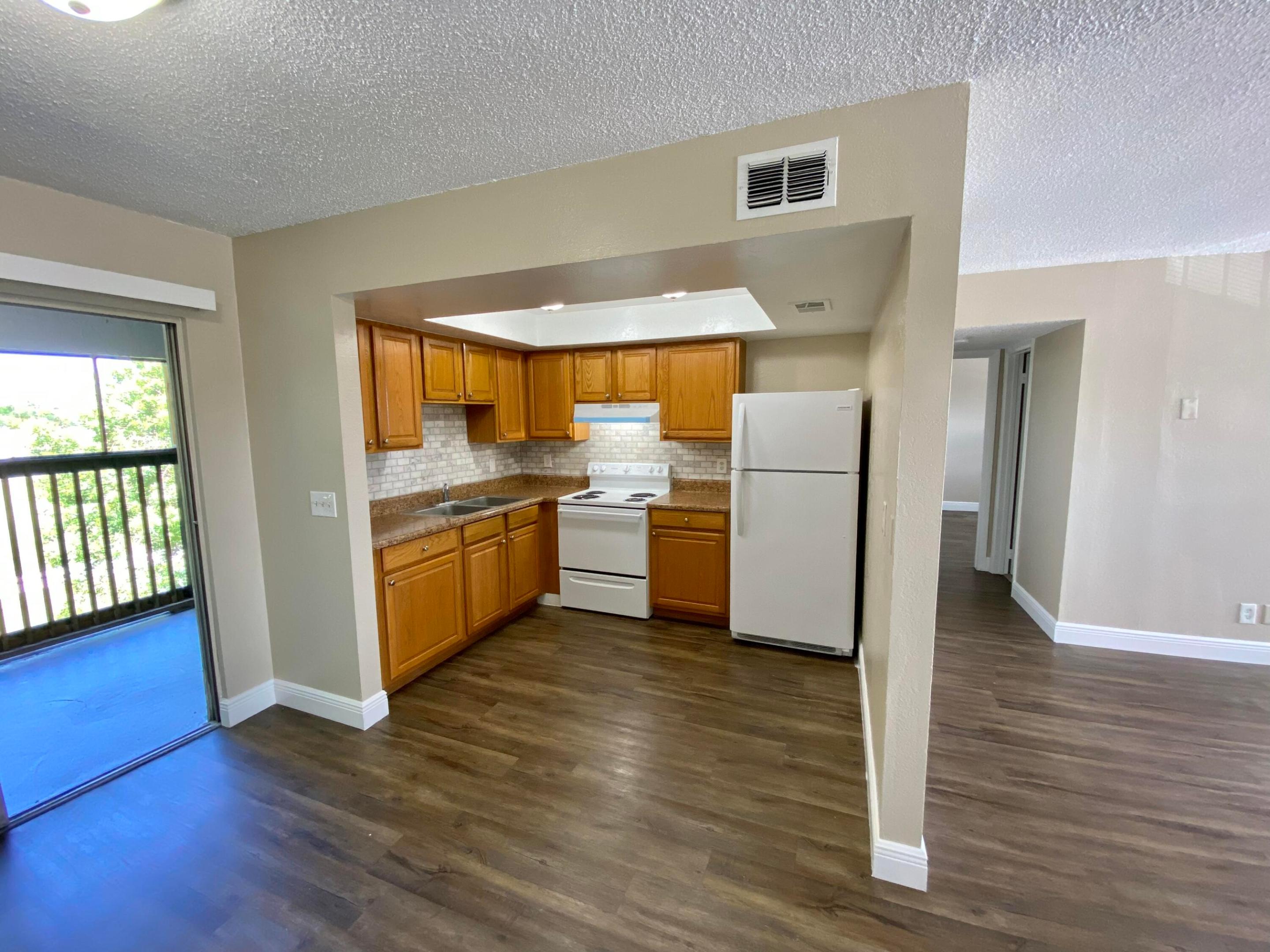 MODEL LAND CO - Residential Lease