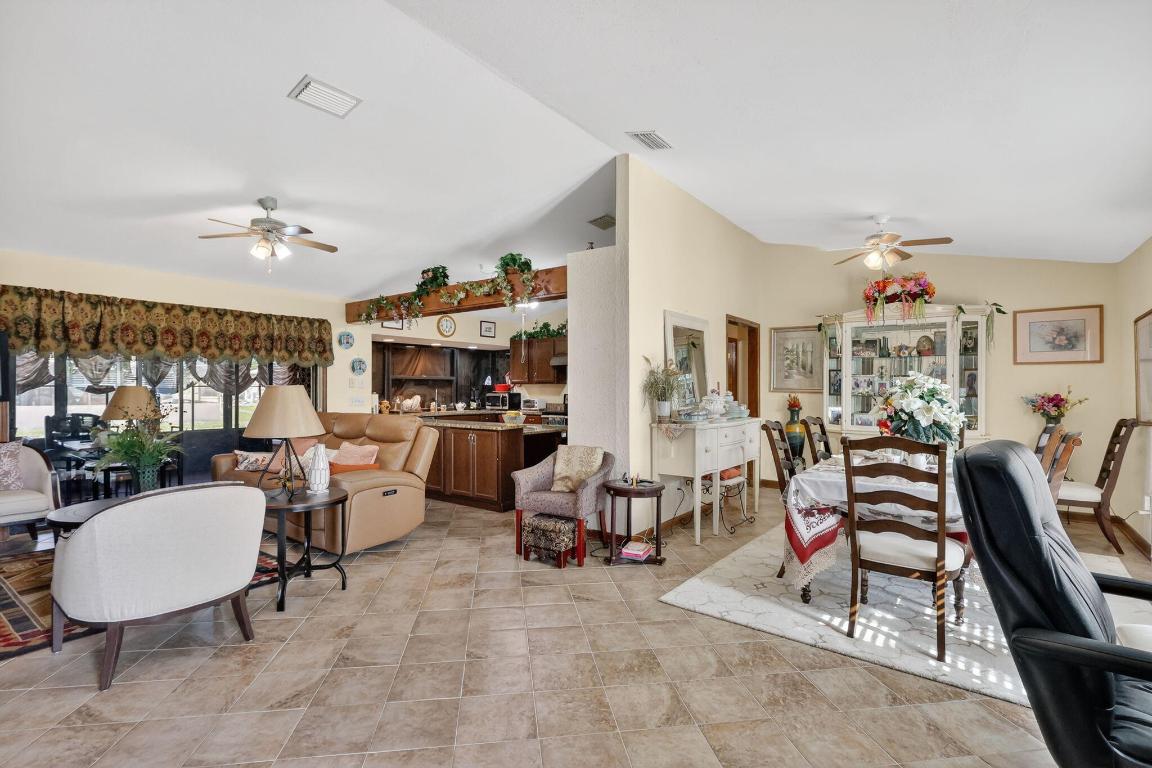 943 SE Brookedge Avenue E