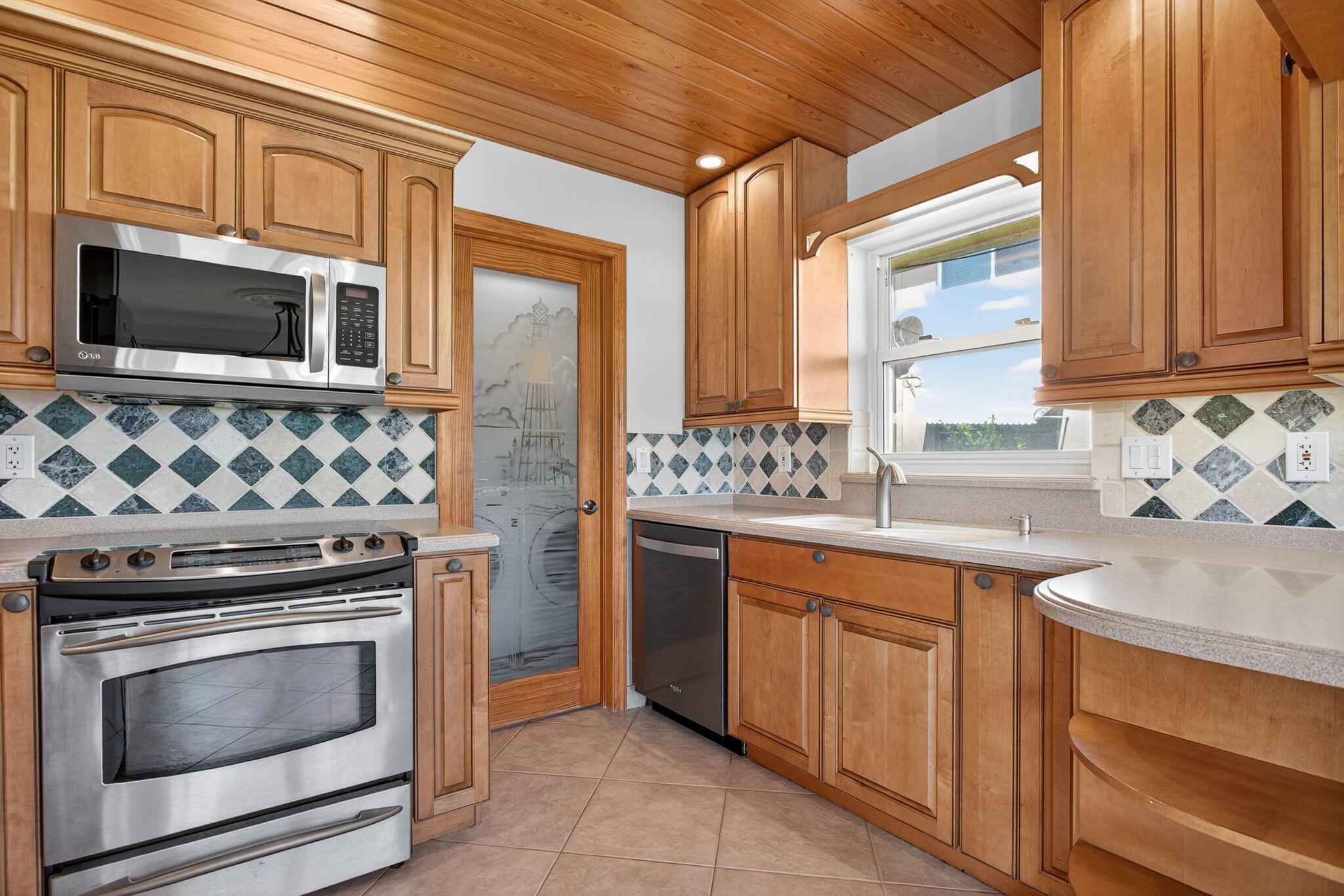 HARBOUR VILLAS - Residential Lease