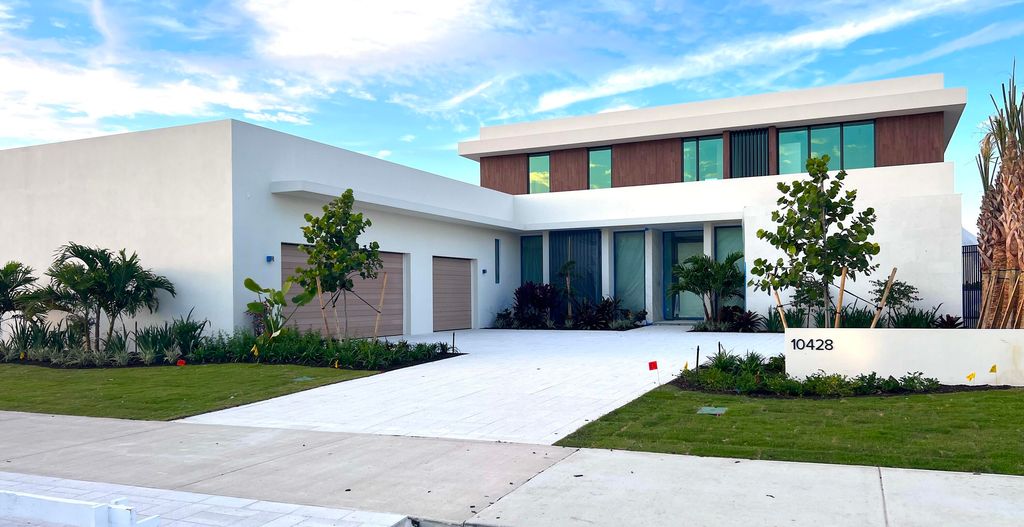 Photo of 10428 Bernina Court, Palm Beach Gardens, FL 33412 (MLS # B26006541)