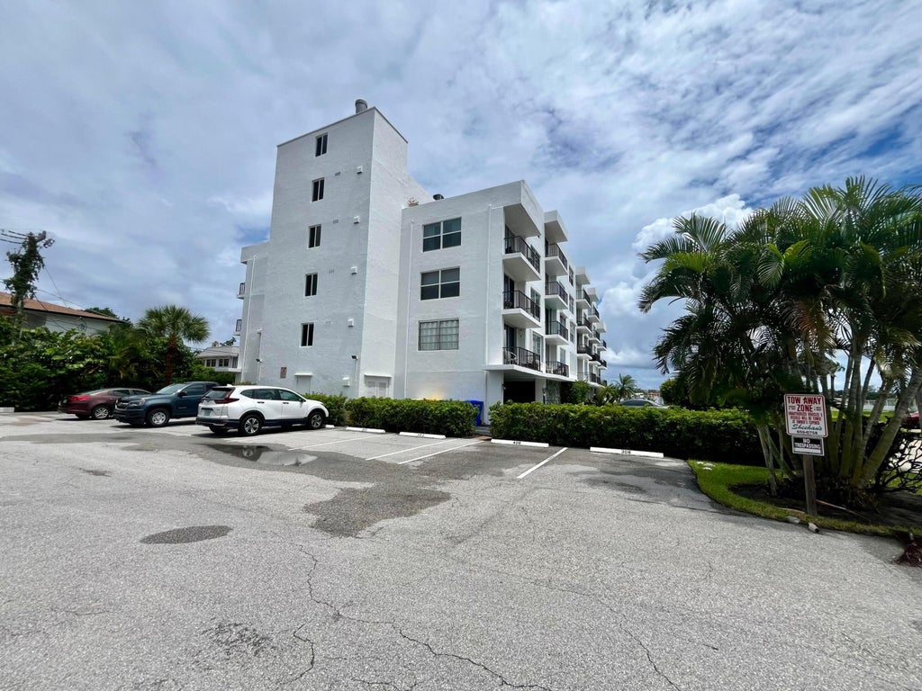 Photo of 301 Croton Avenue #305, Lantana, FL 33462 (MLS # R11126140)