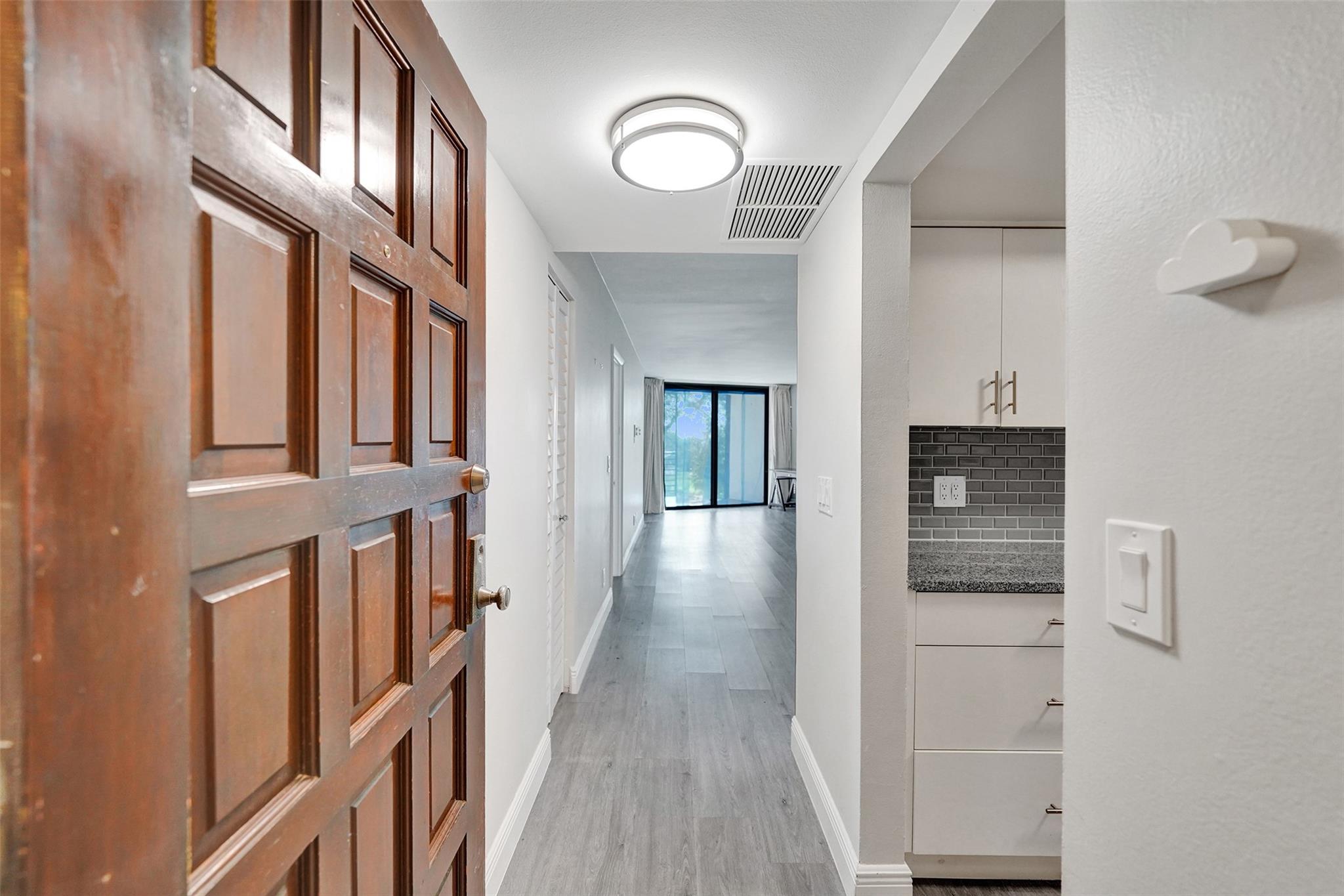 Emerald Hills C C Apts Co - Residential Lease