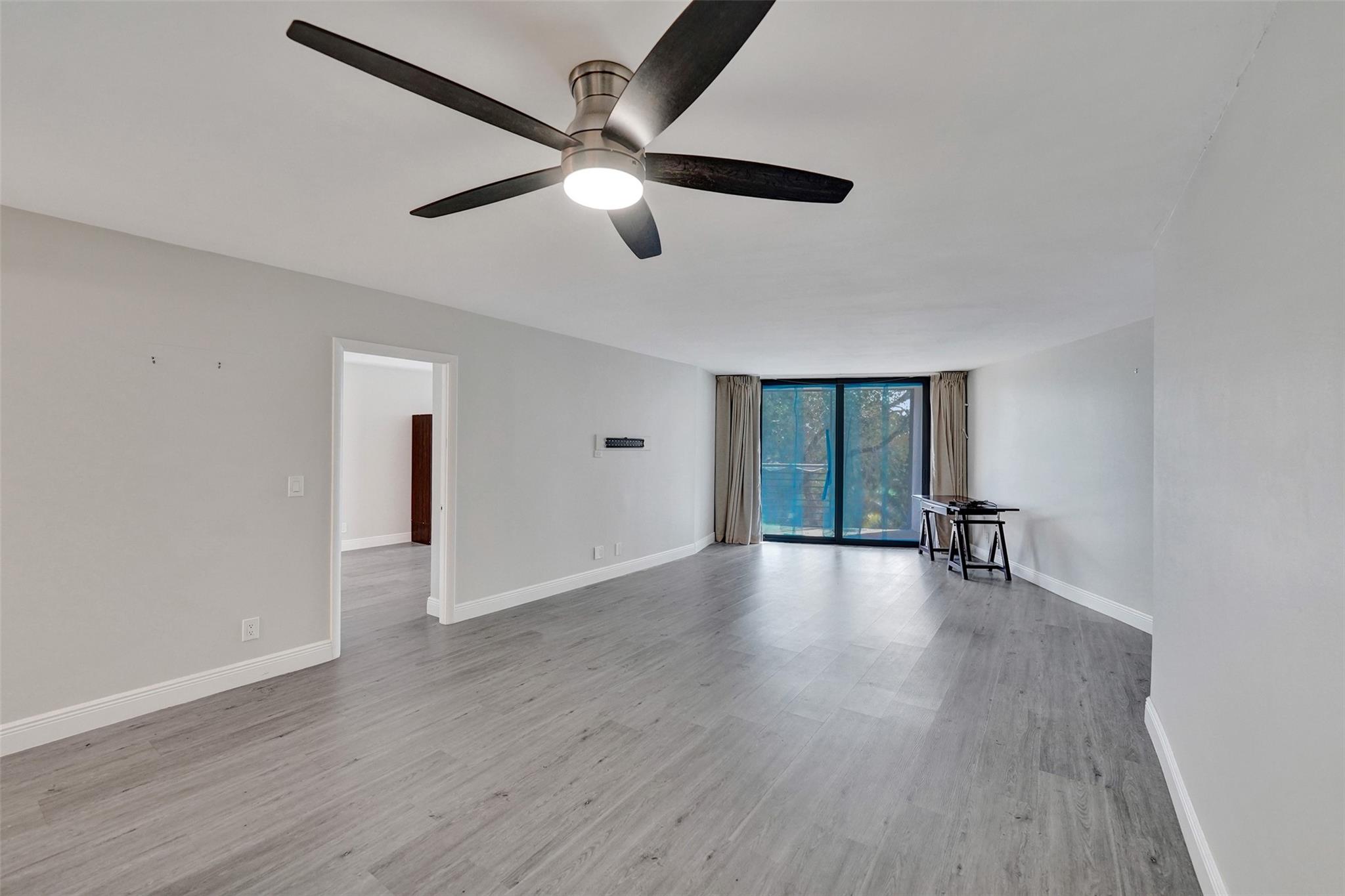 Emerald Hills C C Apts Co - Residential Lease