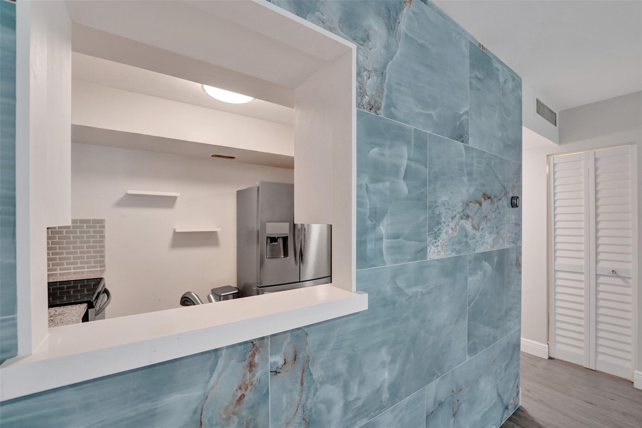 Emerald Hills C C Apts Co - Residential Lease