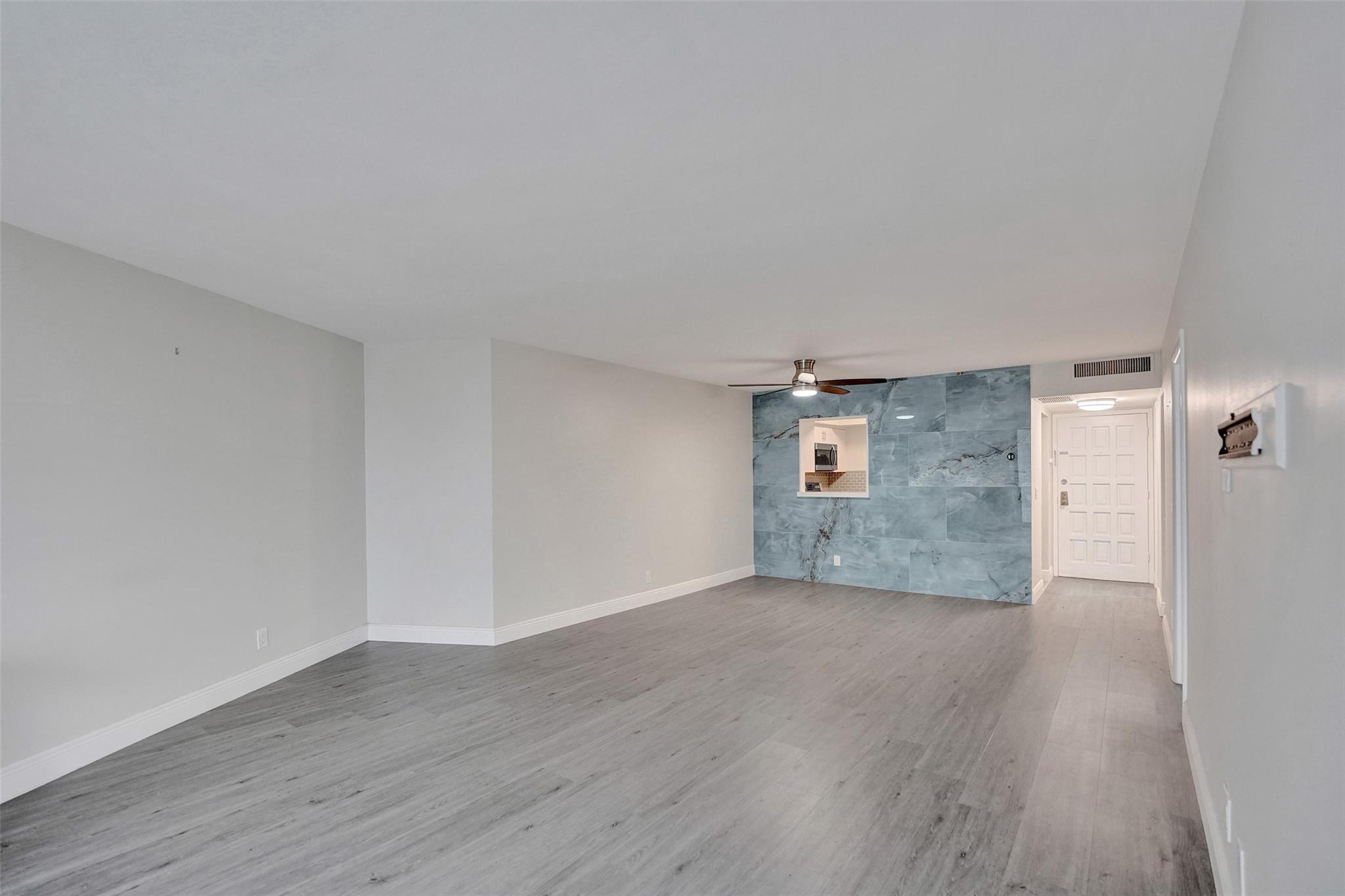 Emerald Hills C C Apts Co - Residential Lease