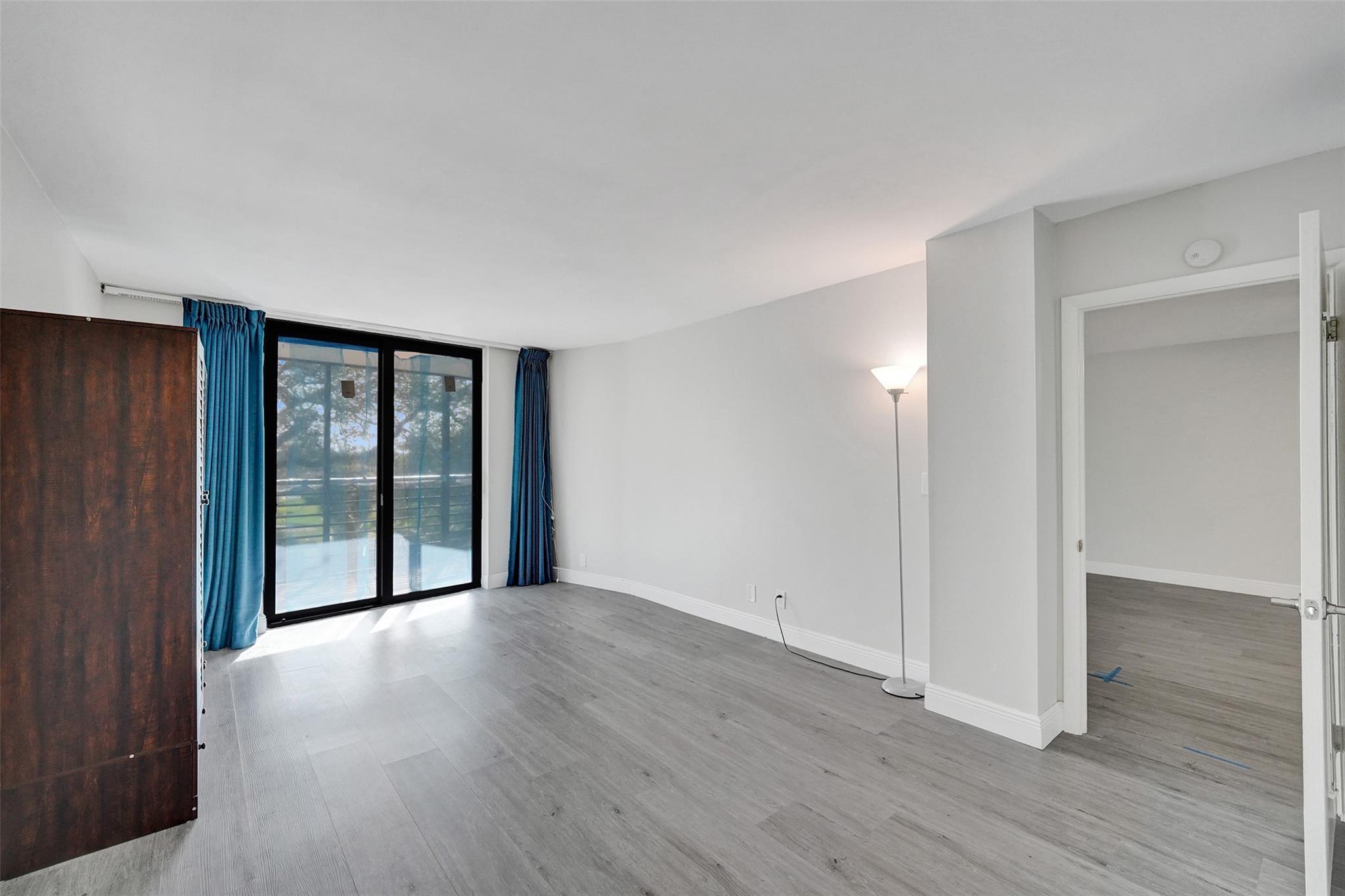 Emerald Hills C C Apts Co - Residential Lease