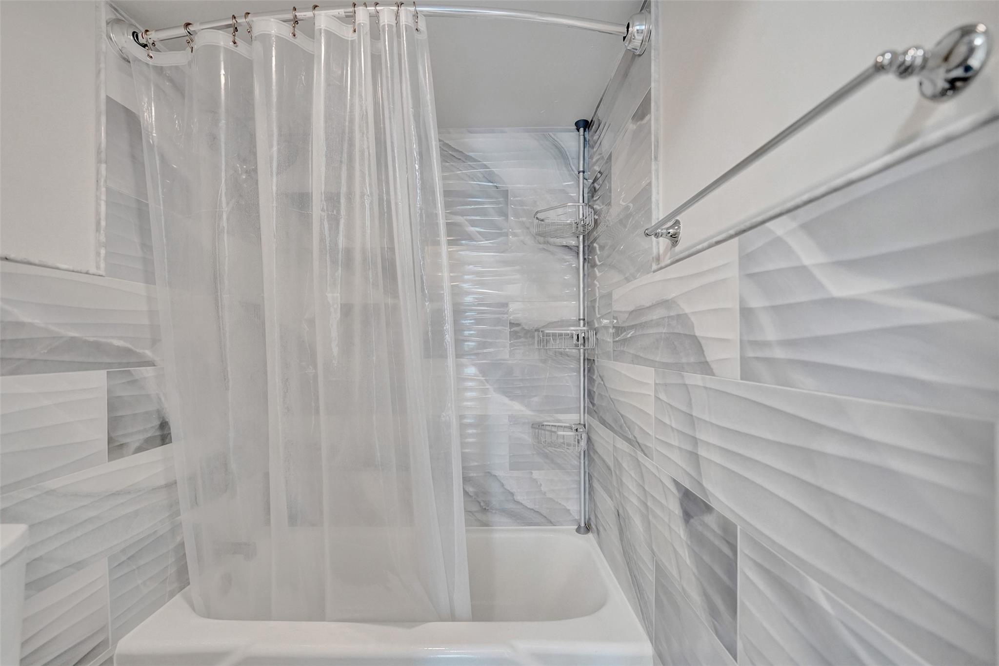 Emerald Hills C C Apts Co - Residential Lease