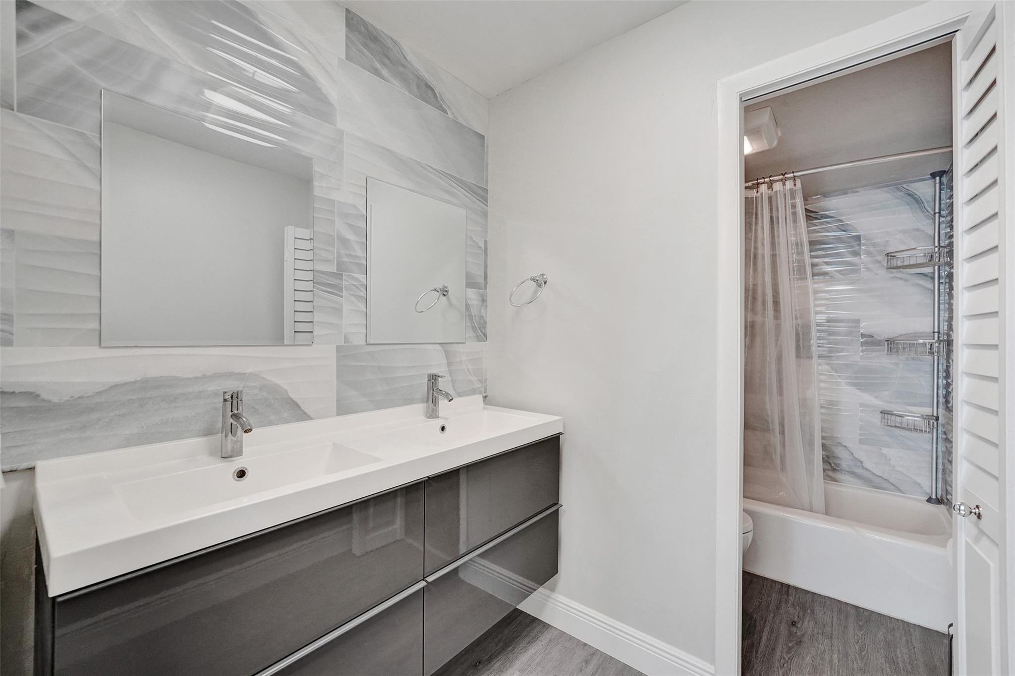 Emerald Hills C C Apts Co - Residential Lease