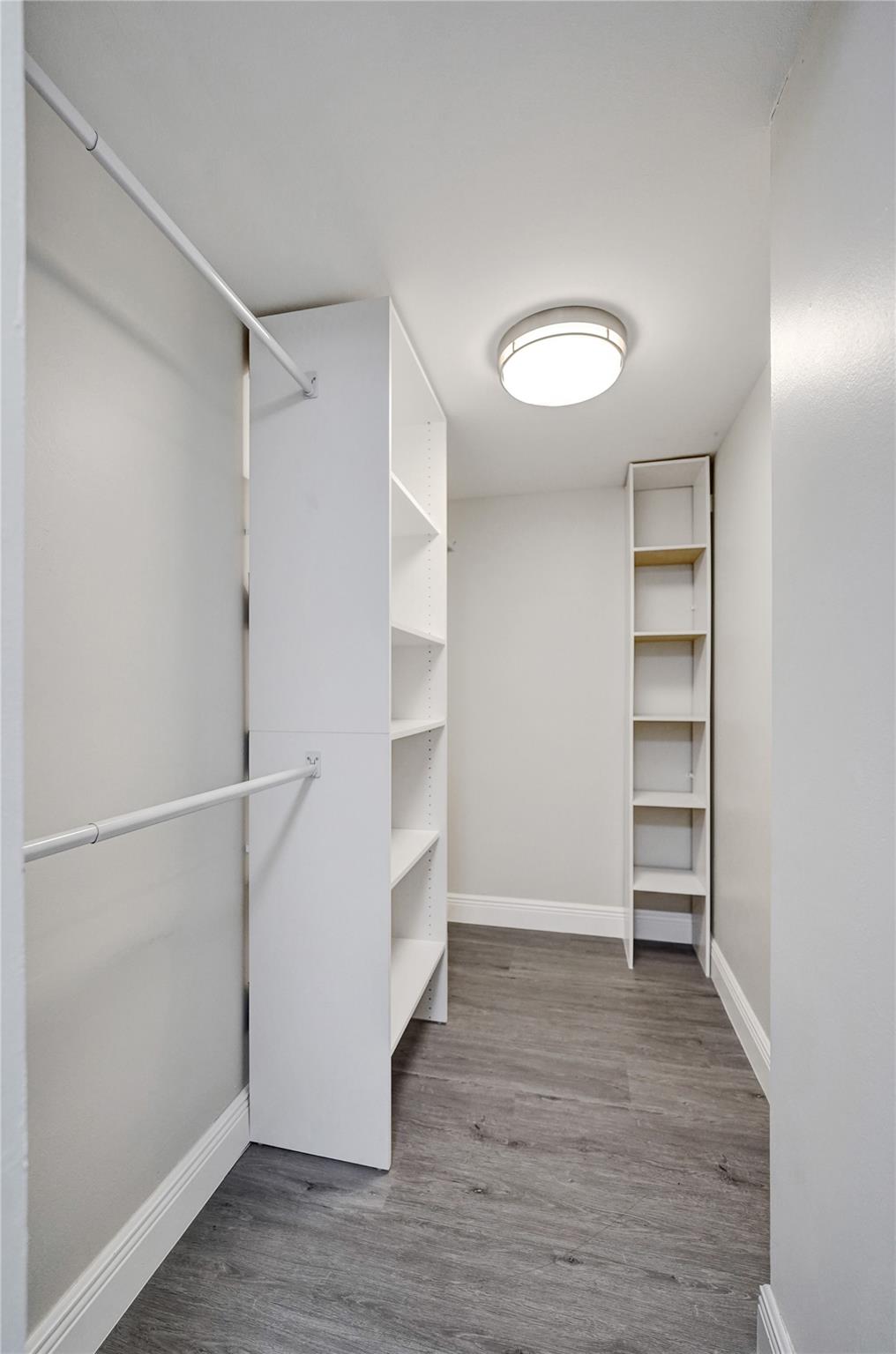 Emerald Hills C C Apts Co - Residential Lease