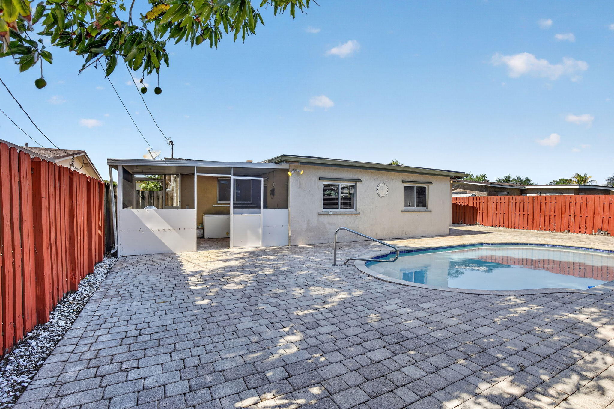 SUNRISE GOLF VILLAGE - Residential