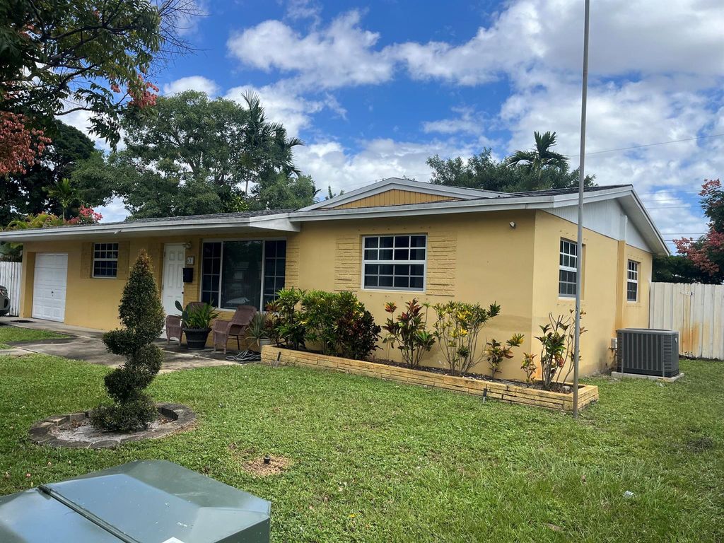 Photo of 621 SW 60th Avenue, Pembroke Pines, FL 33023 (MLS # R11133495)