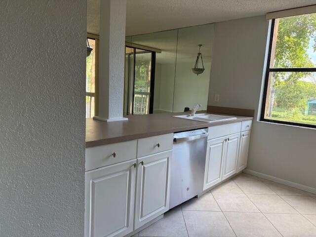 Location, Location, Location. NEW STAINLESS STEEL APPLIANCES. 2' east of I95, 5' to the Beach, 10' Downtown Delray Beach. Loverly Apartment with 1 Bedroom and 1 full bathroom, Open Kitchen thru the Living/Dining Room. Bright Unit with Tile at Living/Dining Room, Hall & Kitchen. Laminate floor in Bedroom. Large Balcony. Rent includes Water, Basic Cable & Internet. Style Pool, Gym and a lot of Tennis Courts. Close to Shopping and Restaurants, etc. As per Association NO PETS/ANIMALS allowed for Rentals.