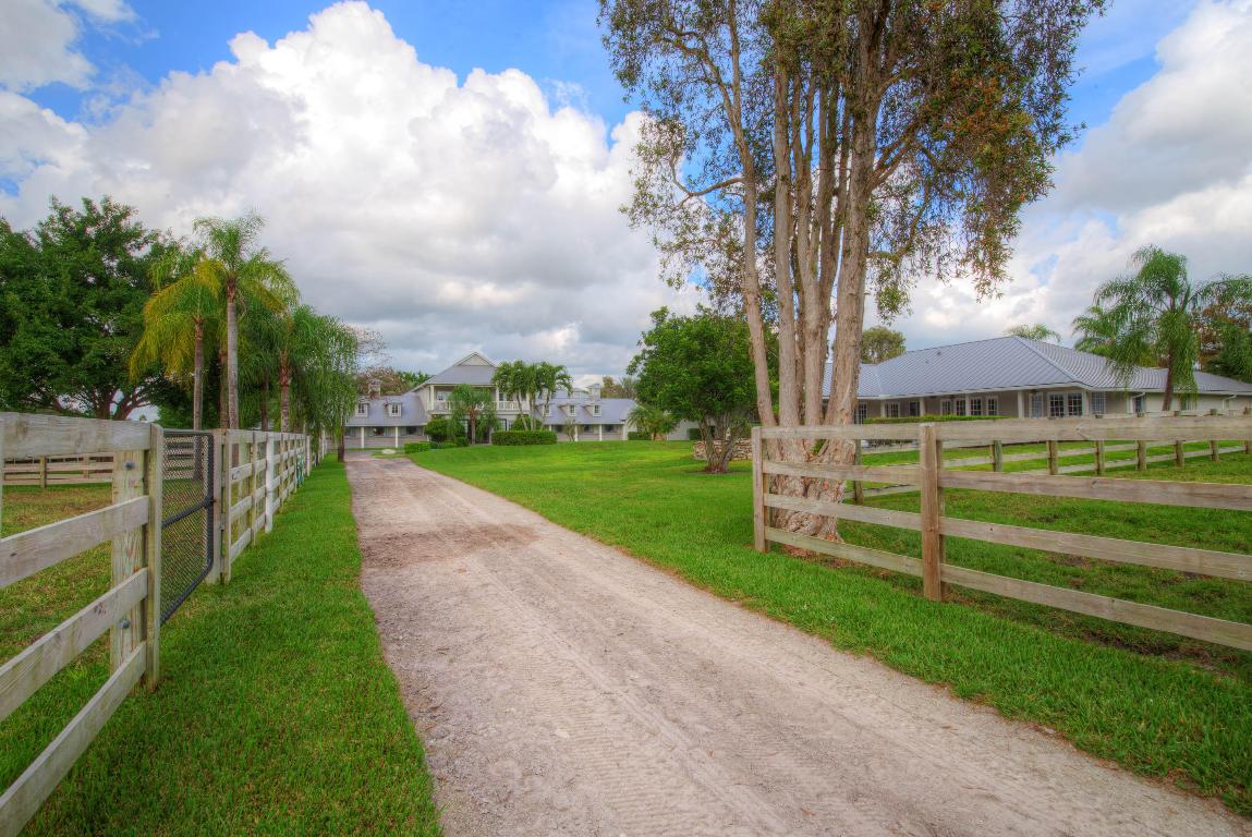 SADDLE TRAIL PARK OF WELLINGTON - Residential