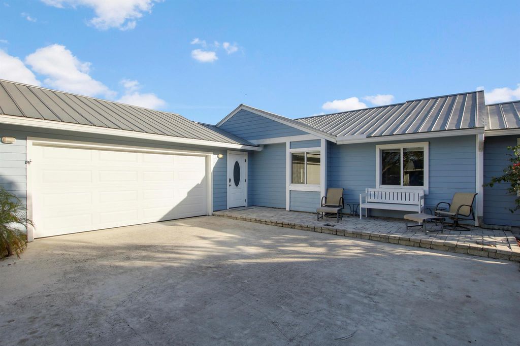 Photo of 18162 Jupiter Landings Drive, Jupiter, FL 33458 (MLS # R10916147)