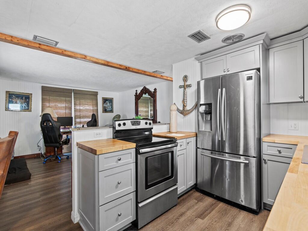 Sunshine Mobile Manor - Residential