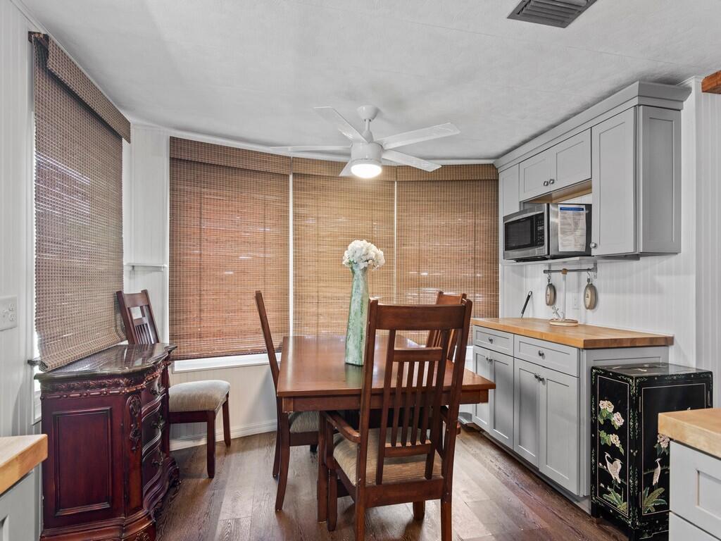 Sunshine Mobile Manor - Residential