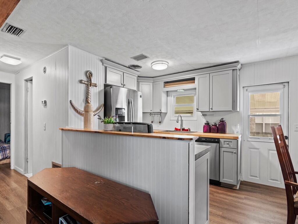 Sunshine Mobile Manor - Residential