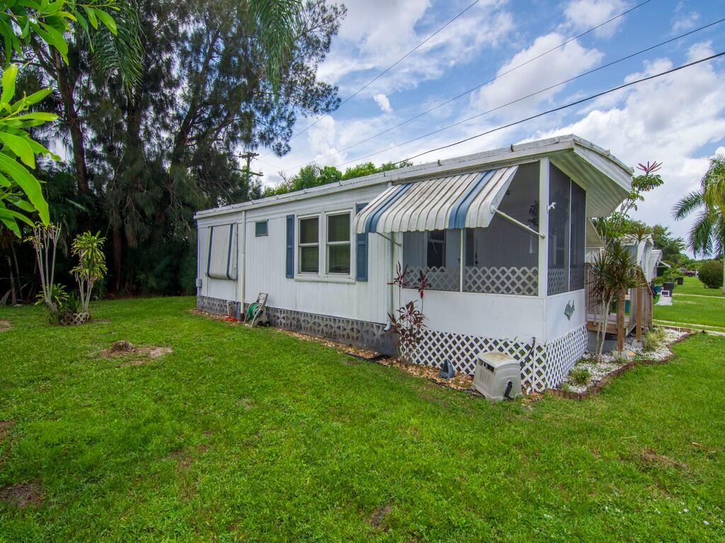 Sunshine Mobile Manor - Residential