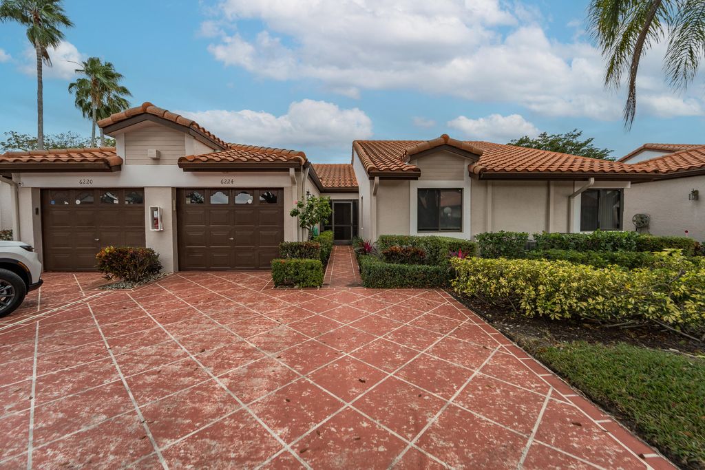 Photo of 6224 Kings Gate Circle, Delray Beach, FL 33484 (MLS # R11159242)