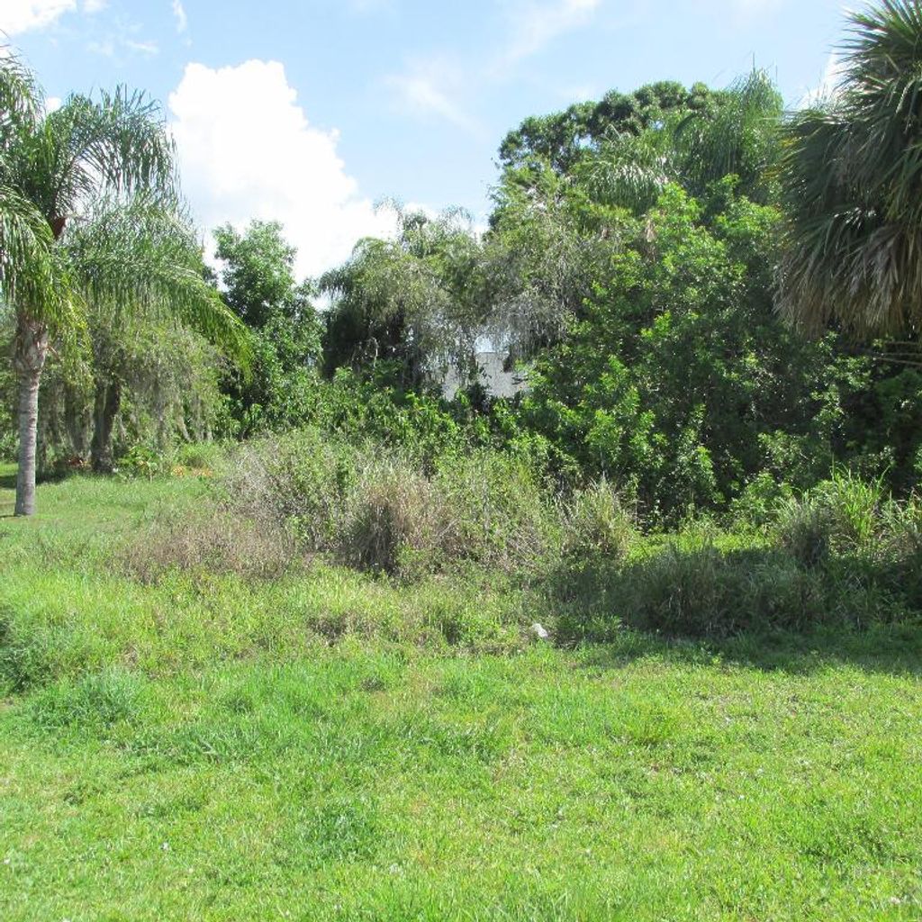 Photo of 1613 SE Grapeland Avenue, Port Saint Lucie, FL 34952 (MLS # R11093594)