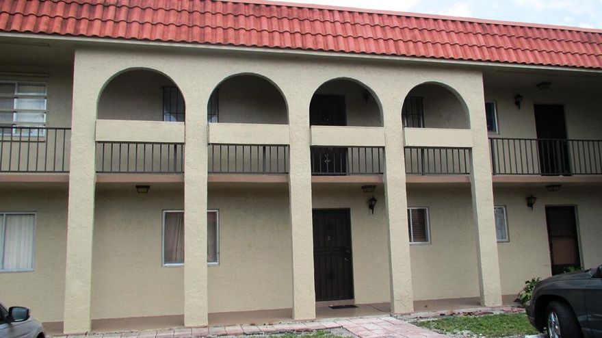 Cozy and well-maintained condo in a great location. Fresh painted. Move in with only first month's rent and a $2,500 security deposit. The COA requires a minimum 600 credit score; however, applicants below 600 may be considered with recent pay stubs and a letter of employment. Water included. Relaxing garden view from the balcony. Shopping centers and schools nearby. Great opportunity -- this one won't last!