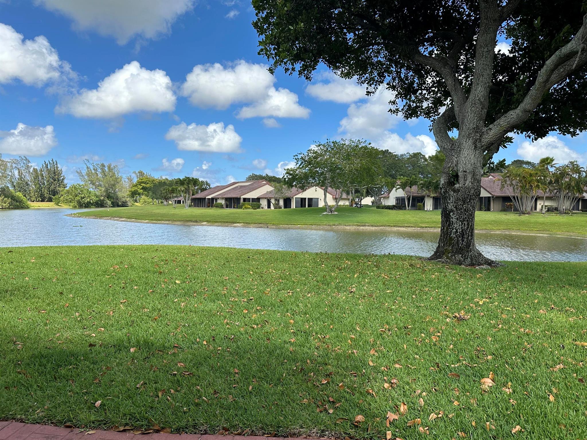 5807 Parkwalk Drive 1124, Boynton Beach, FL, 33472/$215,000 2 5807 Parkwalk Drive 1124