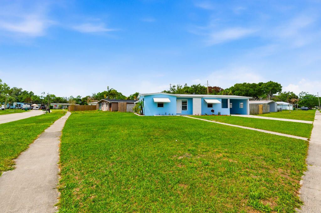 Photo of 102 SE El Sito Court, Port Saint Lucie, FL 34983 (MLS # B26019225)