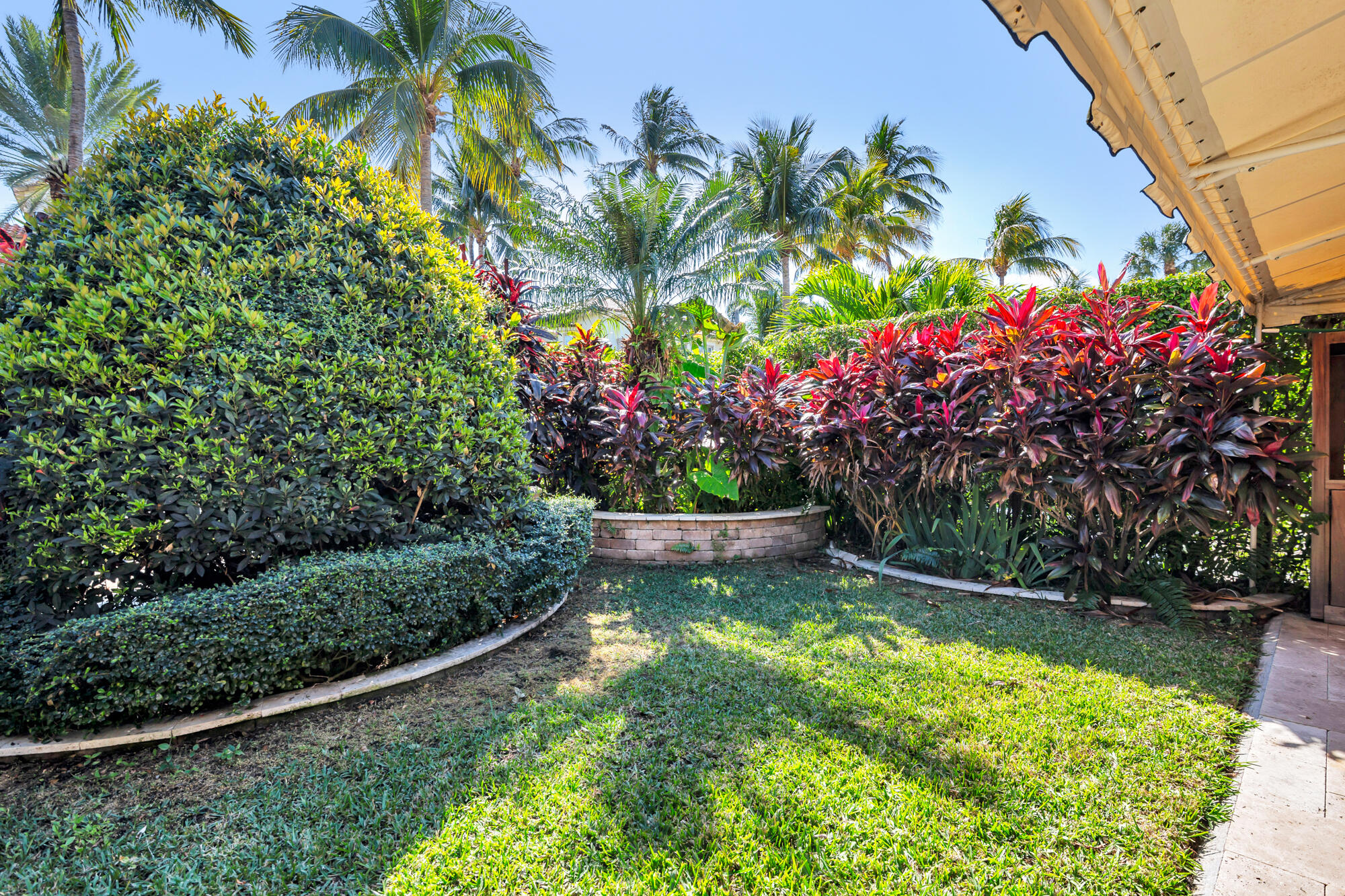 ISLAND VILLAS CONDO - Residential